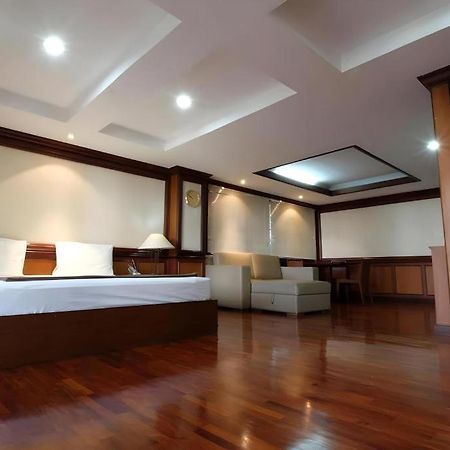 Alameda Suites Hotel Бангкок Экстерьер фото